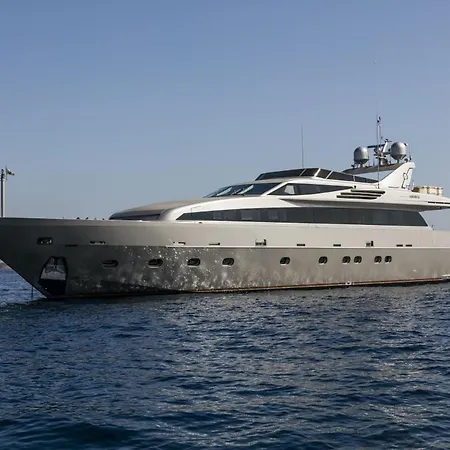 Botel Luma